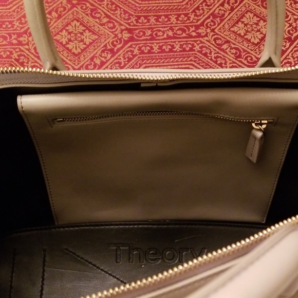 🆕️Theory T Bar leather bag, light grey - Picture 7 of 8